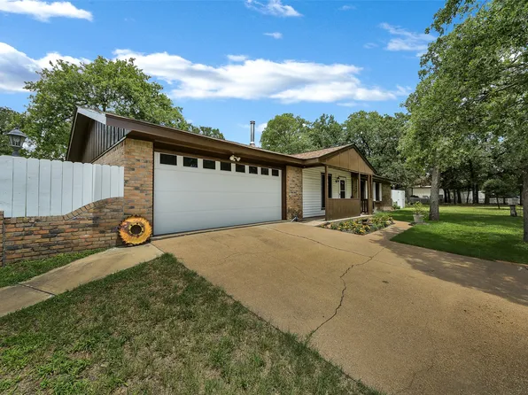 901 Windsor Ln, Springtown, TX 76082