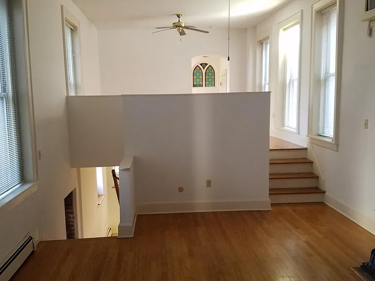 424 Warren Cres #2 — Photo 6