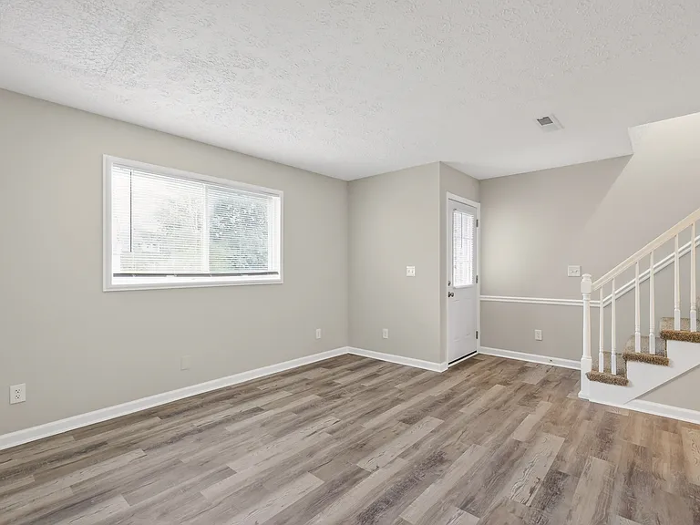 601 E Grundy St #B — Photo 6