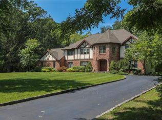 382 Phillips Hill Rd, New City, NY 10956