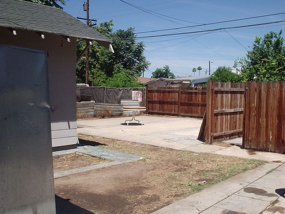 2nd image of 1322 Chester Pl