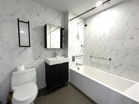 Rented by Akam Sales and Brokerage | media 6