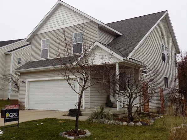 1295 Highland Hl, Lowell, MI 49331