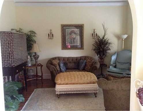 3rd image of 3870 Glenhurst Dr SE