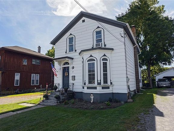 4th image of 29 Buffalo St