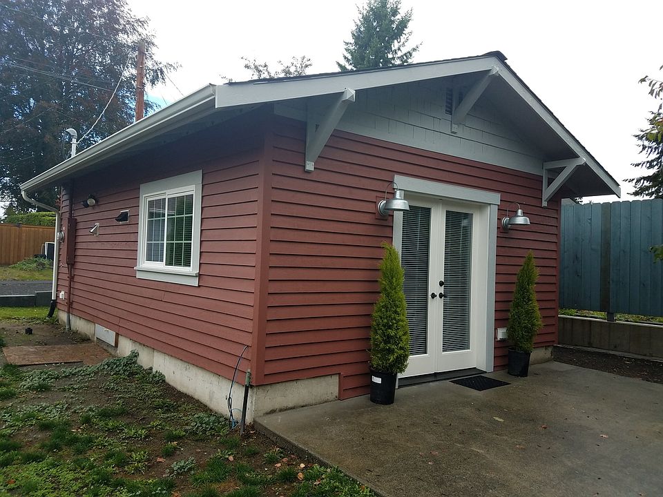1st image of 600 NE Hostmark St #B