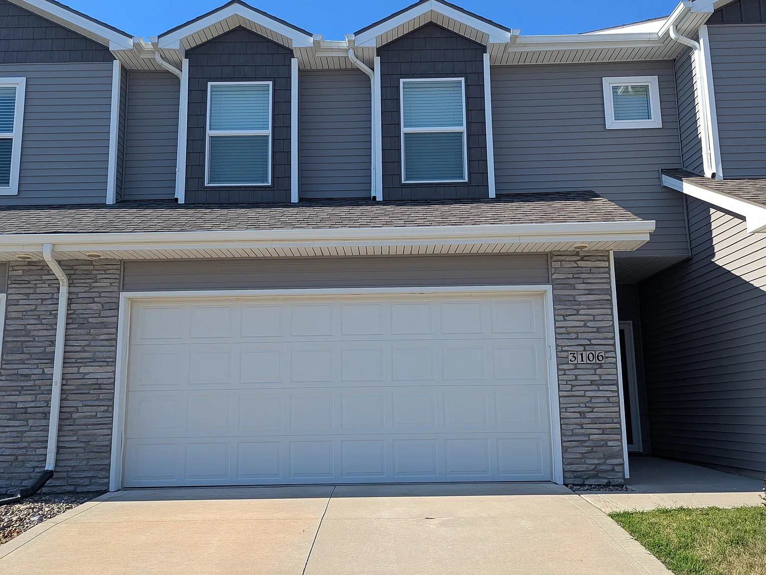 3 bed, 2.5 bath, 1450 sqft, $1,825 — Photo 1