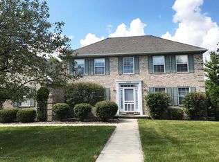 5305 Chantilly Ln, Haslett, MI 48840