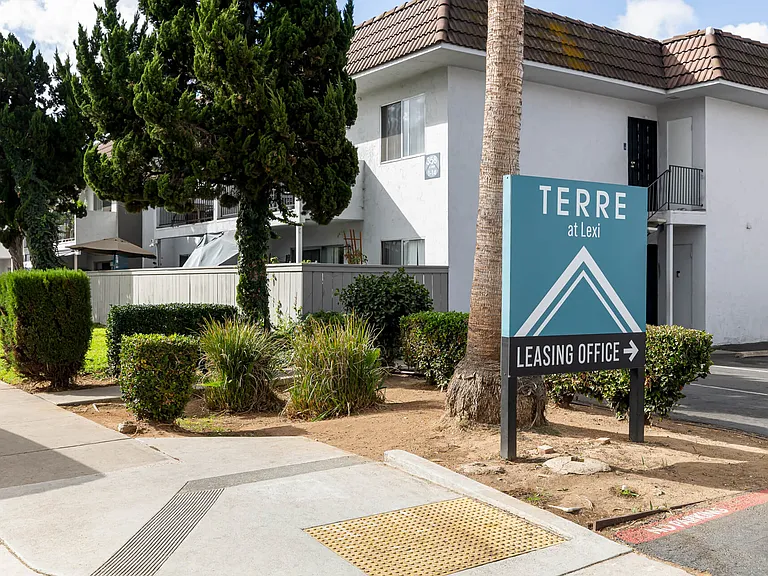 Terre at Lexi — Photo 18