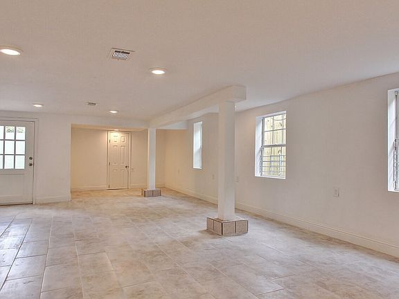 5th image of 2107 General Taylor St #A