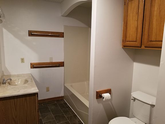 5th image of 815 W Pine St