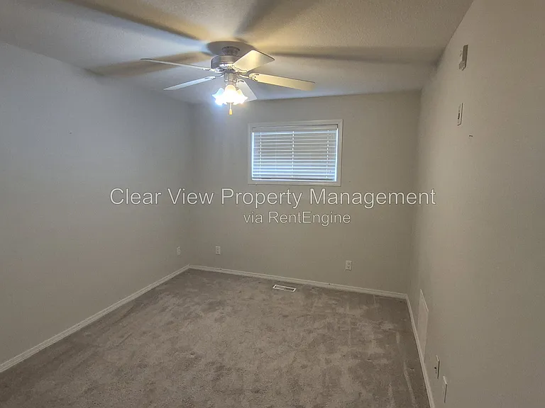 23 Chilcotin Ln W #212 — Photo 9