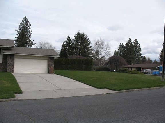 2nd image of 3831 E Congress Ave