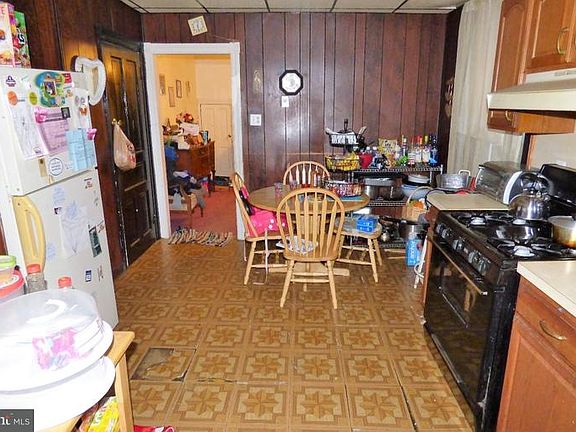 4th image of 114 E Mayland St