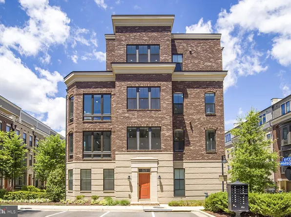 515 Riversail Ln #430, Oxon Hill, MD 20745