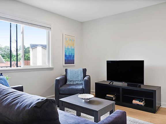 2nd image of 1309 Hudson Ave APT E16
