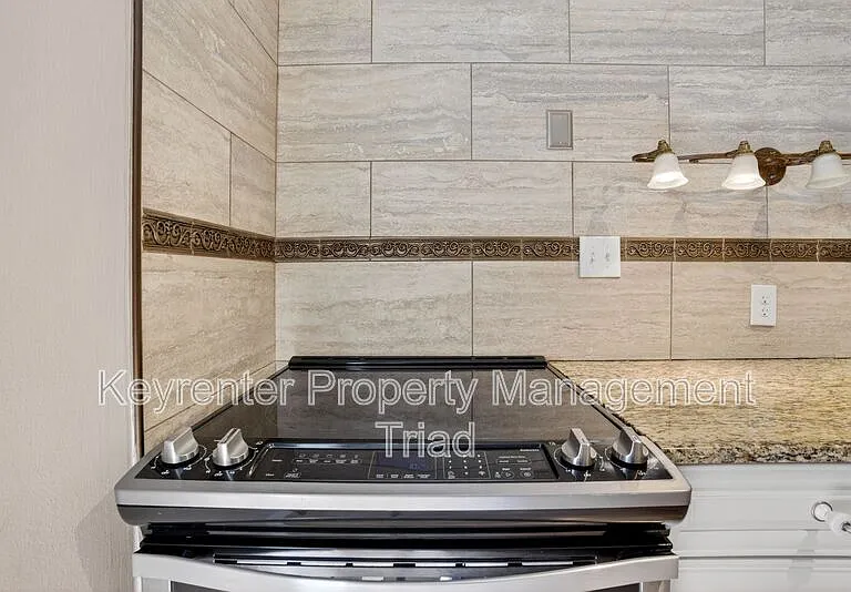 1101 N Elm St #104 — Photo 9