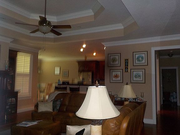 Family Room w/Built-ins