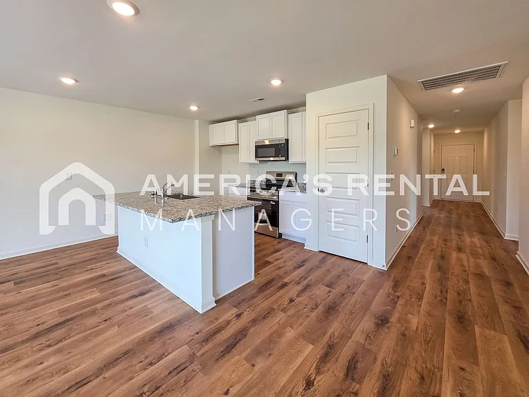 556 Saddlewood Bnd — Photo 32