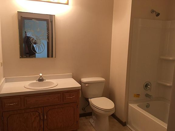 2nd image of 2065 Oakland Ave #2
