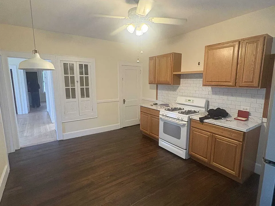 51 Lyon St #1
