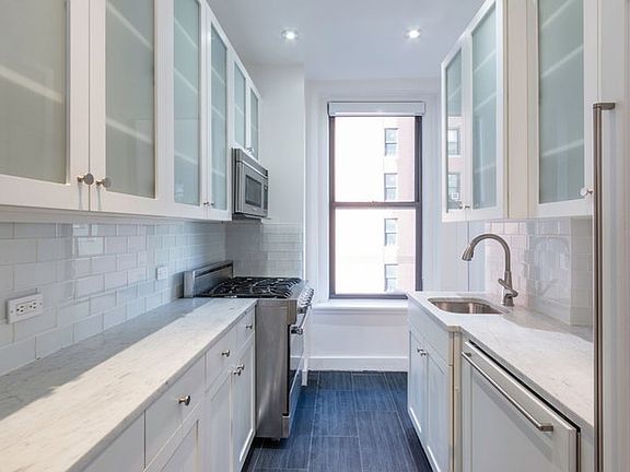 3rd image of 105 W 72nd St APT 7B