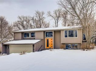10785 Woodwatch Cir, Eden Prairie, MN 55347