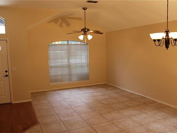 5th image of 748 Thousand Oaks Dr