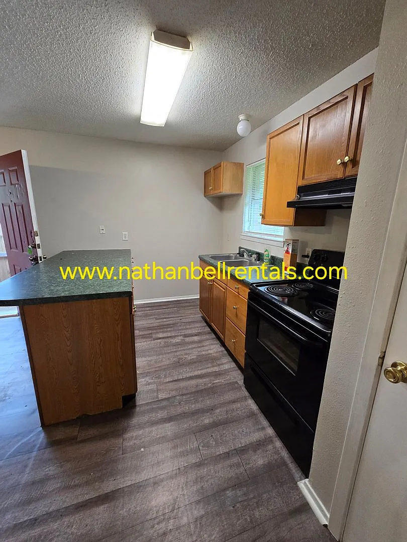 748 SE 8th St — Photo 3