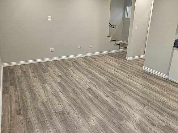4th image of 7544 Denny Ave