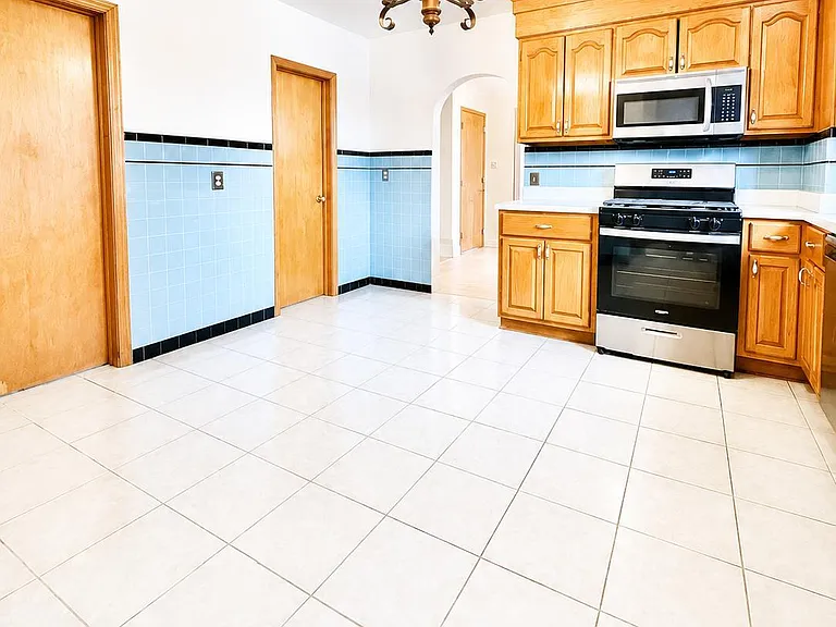 581 W Side Ave — Photo 8