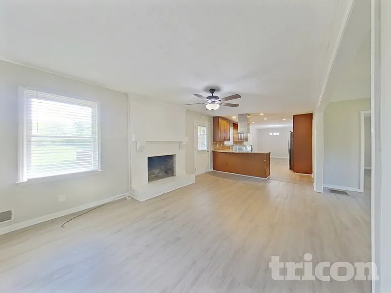105 Cook Ln — Photo 3