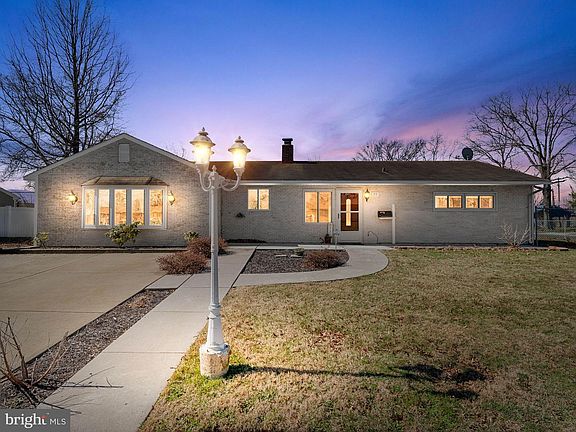 2nd image of 77 Gaping Rock Rd