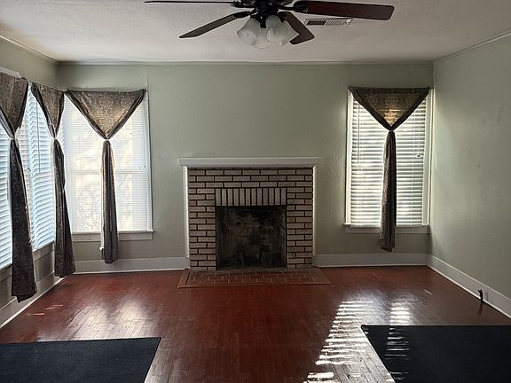 3rd image of 1108 S Travis St