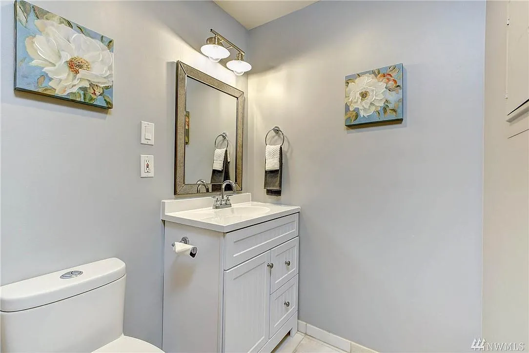 1 bed, 1.5 bath, 887 sqft, $2,050 — Photo 2