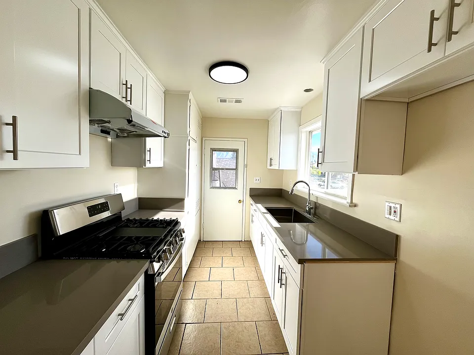 1332-1336 E Las Tunas Dr #1336A