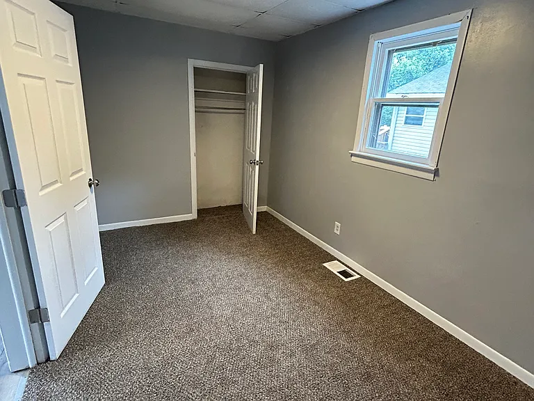 1721 S Morton Ave — Photo 6