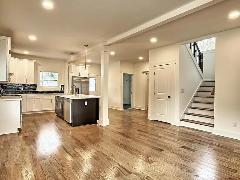 825 Beryl St SW — Photo 3