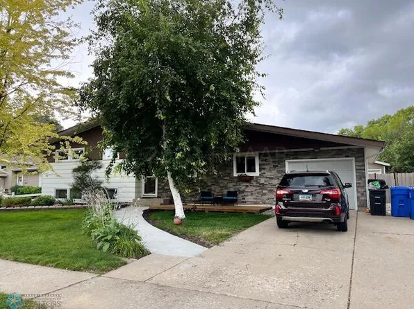 90 23rd Ave N, Fargo, ND 58102