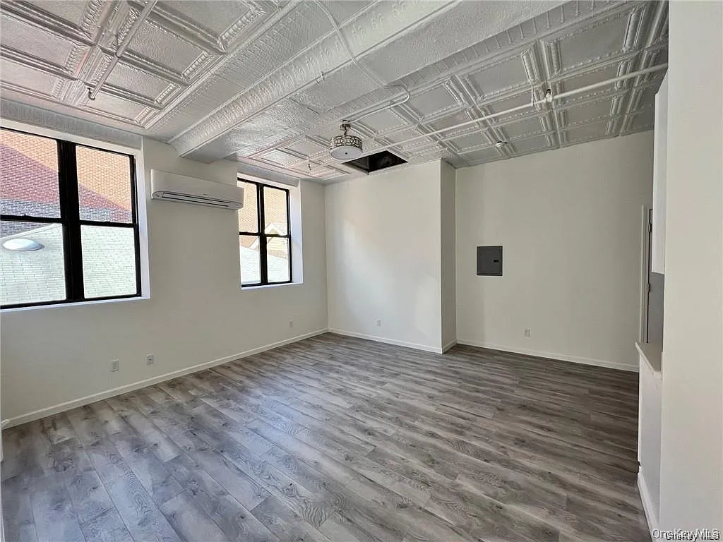 2 bed, 1.0 bath, 703 sqft, $1,690 — Photo 3