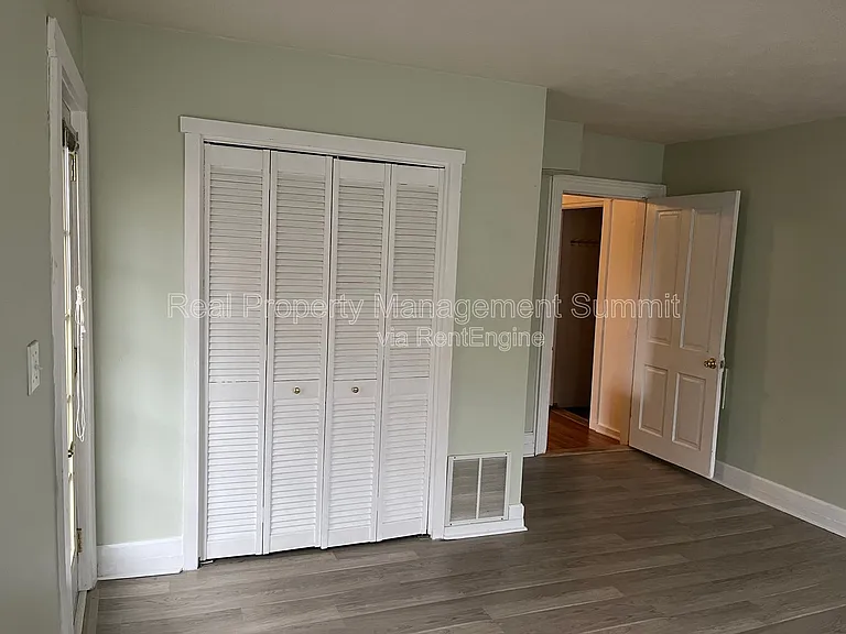 401 N Augusta St #B — Photo 7