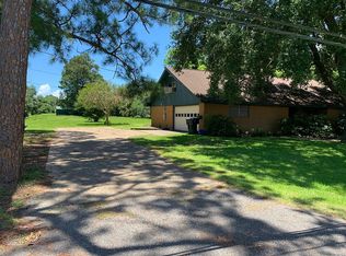 5442 Baird St, Groves, TX 77619