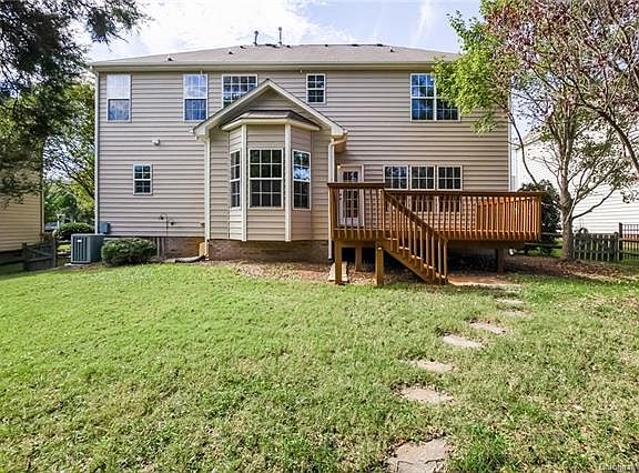 5th image of 15420 Saxon Trace Ct
