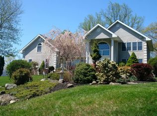 33 Eastview Dr, Valhalla, NY 10595