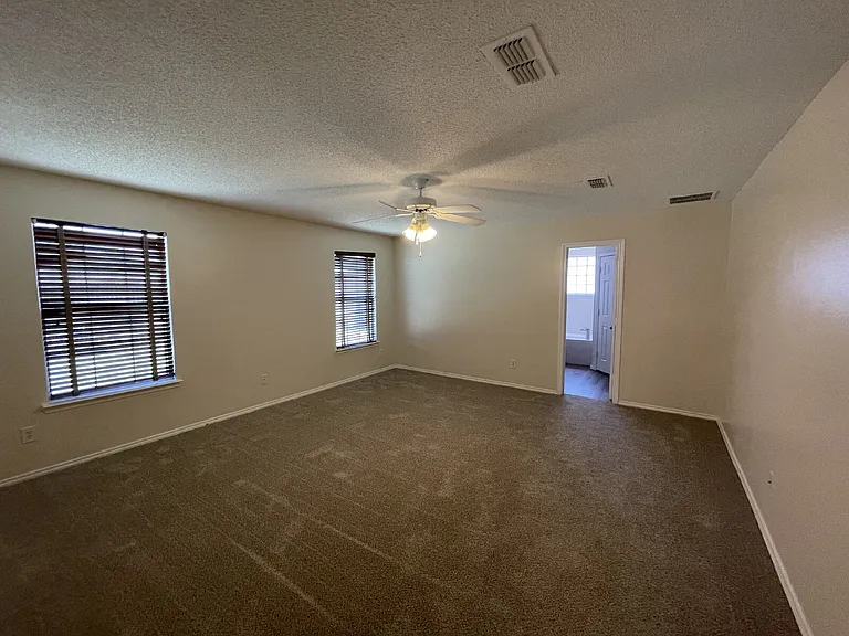1605 Kirby Ave — Photo 6