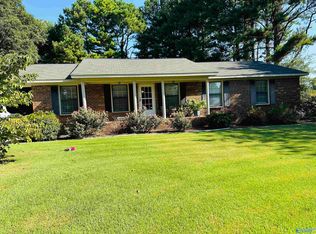 16 Vickie Ln, Albertville, AL 35950