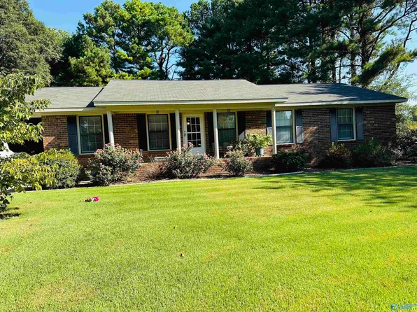 16 Vickie Ln, Albertville, AL 35950