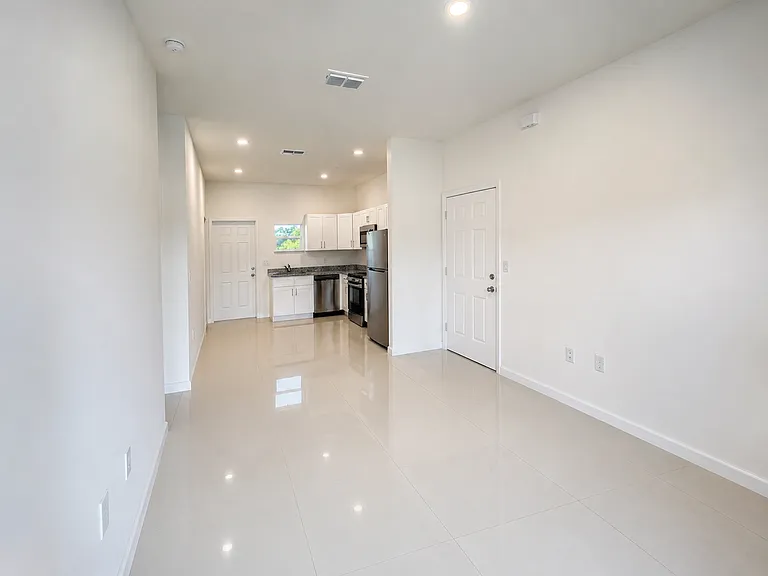 2910 55th St W — Photo 3