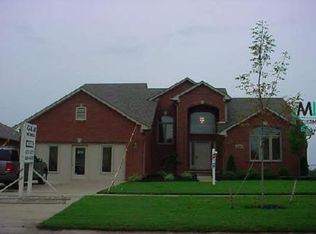 16742 Country Clb, Macomb, MI