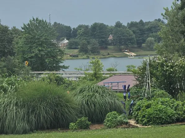 1213 S Lake Rd, Spring Grove, PA 17362
